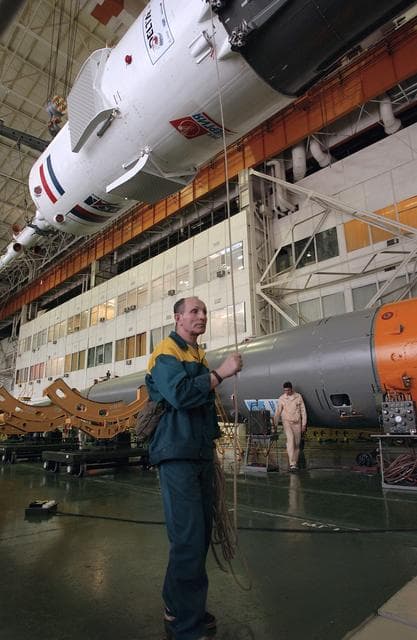 NASA image: Expedition 9 Soyuz Assembly