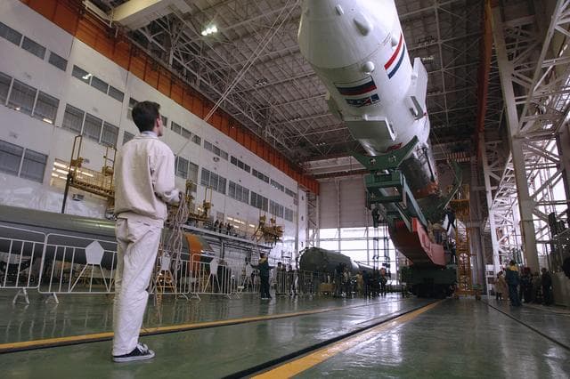 NASA image: Expedition 9 Soyuz Assembly