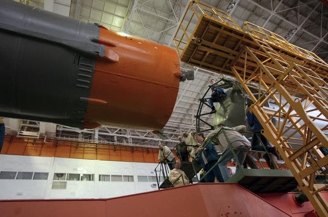 NASA image: Expedition 9 Soyuz Assembly
