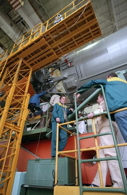 NASA image: Expedition 9 Soyuz Assembly