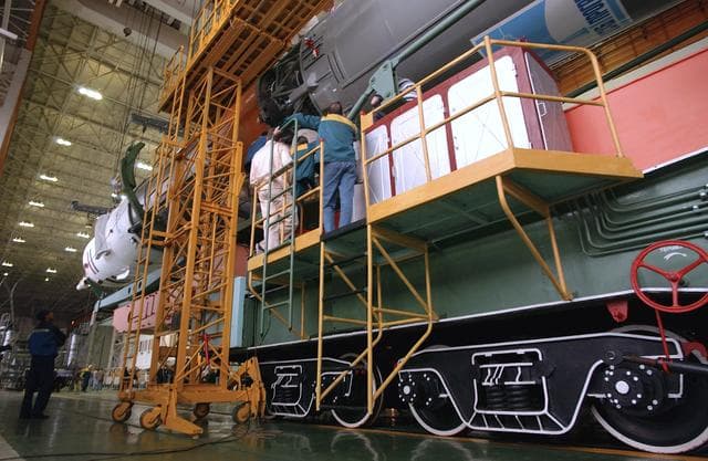 NASA image: Expedition 9 Soyuz Assembly