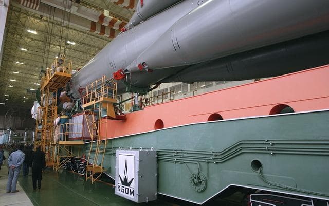 NASA image: Expedition 9 Soyuz Assembly