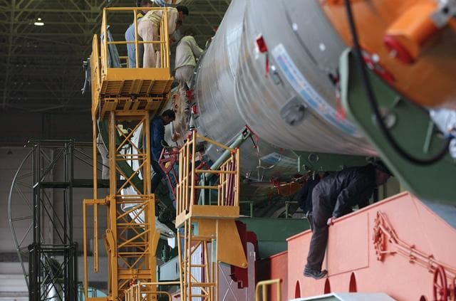 NASA image: Expedition 9 Soyuz Assembly