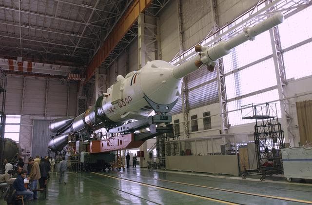 NASA image: Expedition 9 Soyuz Assembly