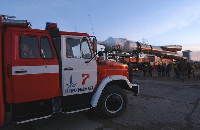 NASA image: Expedition 9 Soyuz Rollout