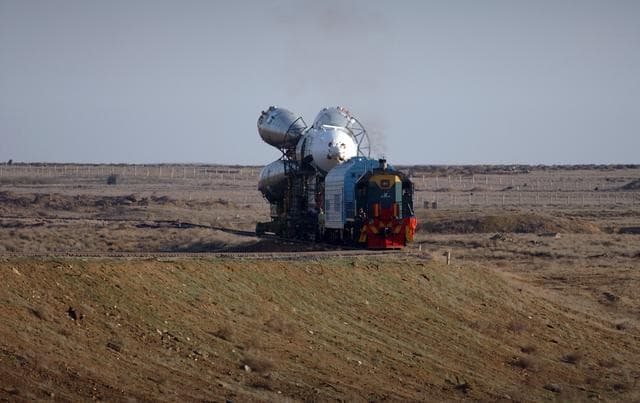 NASA image: Expedition 9 Soyuz Rollout