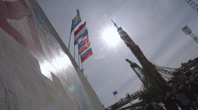 NASA image: Expedition 9 Soyuz Rollout