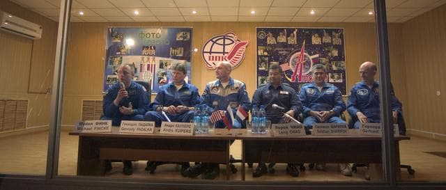 Expedition 9 Preflight Press Conference