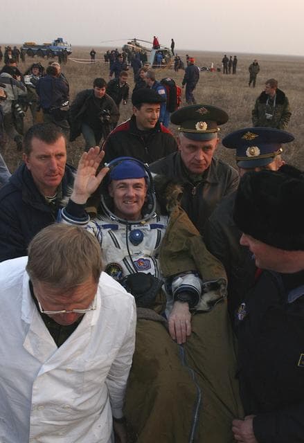 NASA image: Expedition 8 Landing