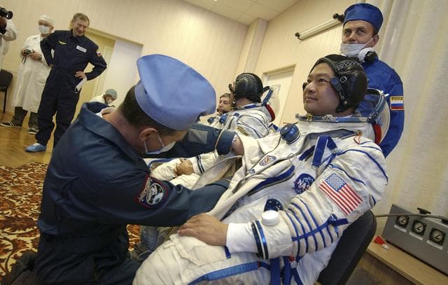 NASA image: Expedition 10 Preflight