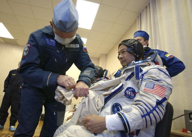 NASA image: Expedition 10 Preflight