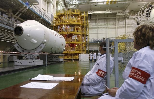 NASA image: Expedition 10 Preflight