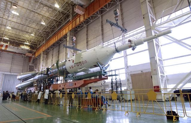NASA image: Expedition 10 Preflight
