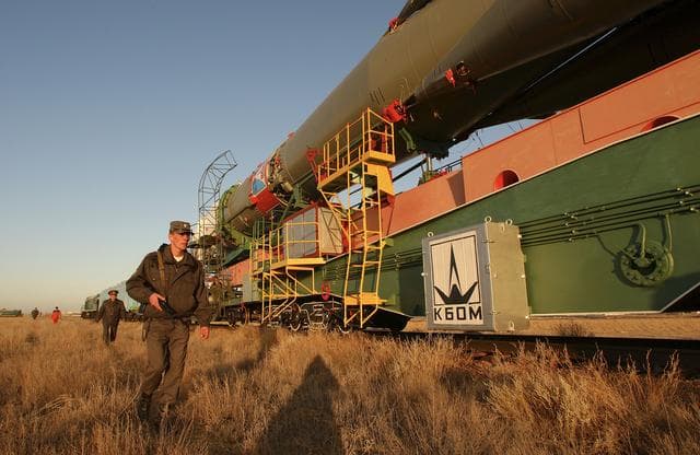 NASA image: Expedition 10 Preflight