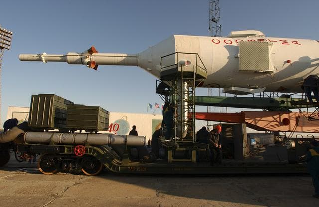NASA image: Expedition 10 Preflight