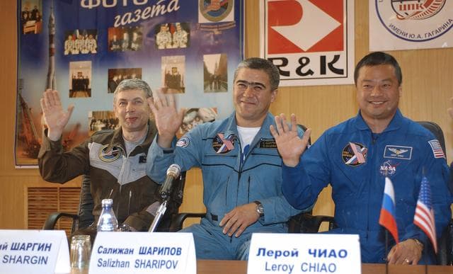 NASA image: Expedition 10 Preflight
