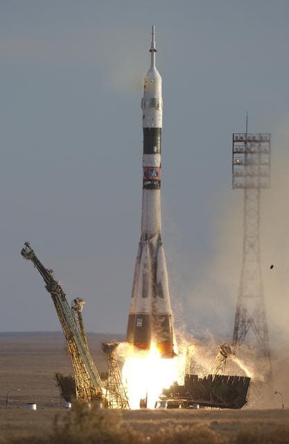 NASA image: Expedition 10 Launch