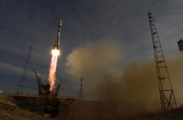 NASA image: Expedition 10 Launch