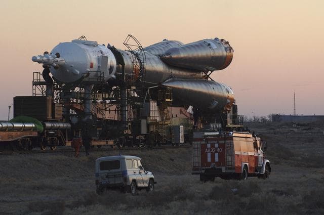 NASA image: Epedition 11 Soyuz Transport