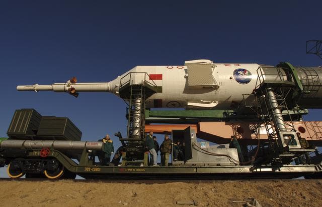 NASA image: Epedition 11 Soyuz Transport