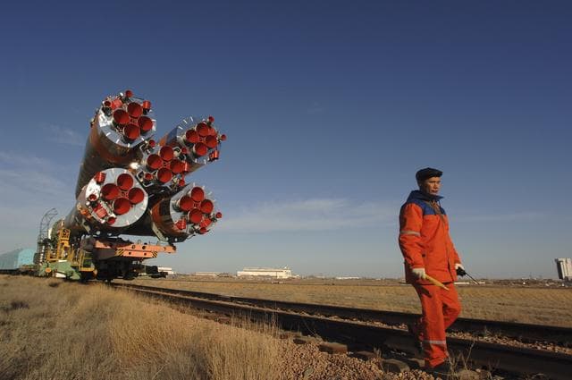 NASA image: Epedition 11 Soyuz Transport