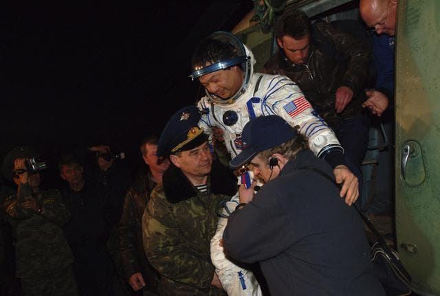 NASA image: Expedition 10 Landing