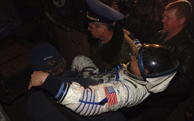 NASA image: Expedition 10 Landing
