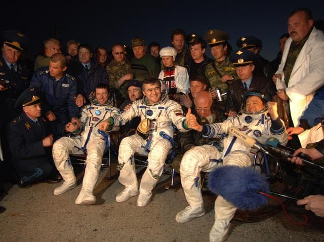 NASA image: Expedition 10 Landing