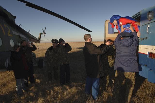 NASA image: Expedition 11 Landing