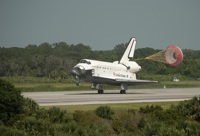 NASA image: STS-127 Shuttle Endeavour Landing