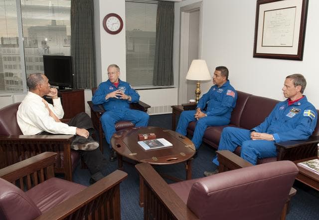 NASA image: STS-128 Administrator Visit