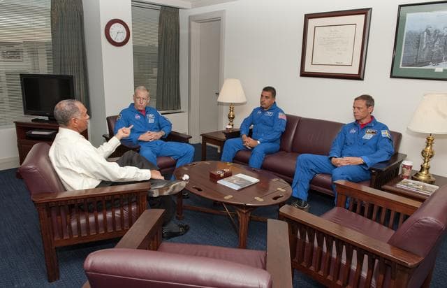 NASA image: STS-128 Administrator Visit