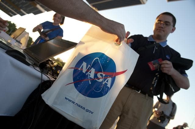 NASA image: STS-129 Tweetup