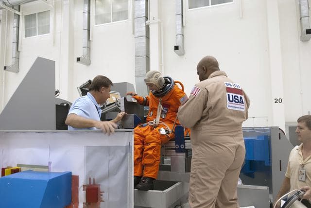 KSC-2010-3138
