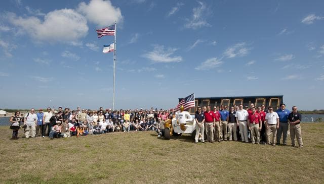 NASA Tweeps With Robonaut-2