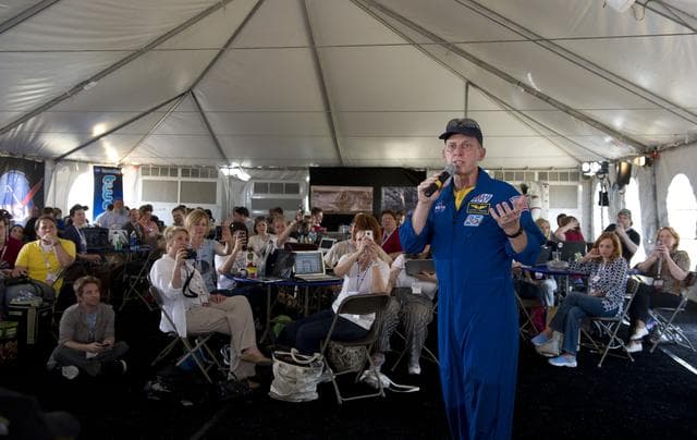 NASA image: STS-134 Tweetup