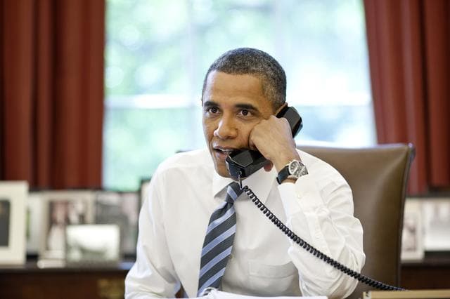NASA image: Obama speaks to ISS and STS-135 crews