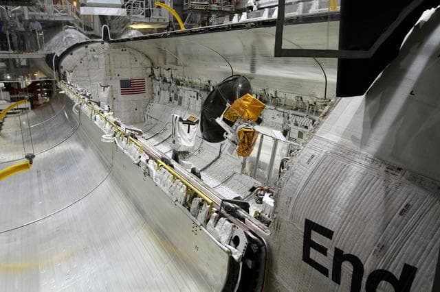 NASA image: T&R ENDEAVOUR FINAL PLB DOOR CLOSURE