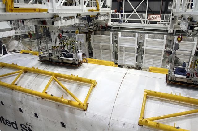 NASA image: T&R ENDEAVOUR FINAL PLB DOOR CLOSURE