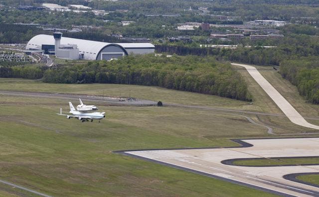 NASA image: Space Shuttle Discovery Landing