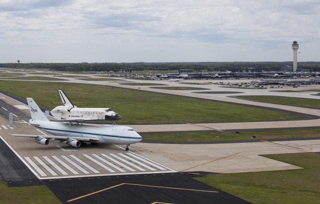 NASA image: Space Shuttle Discovery Landing