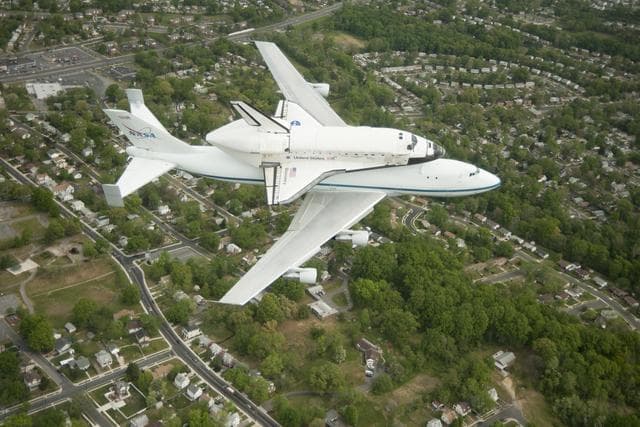 NASA image: Space Shuttle Discovery DC Fly-Over