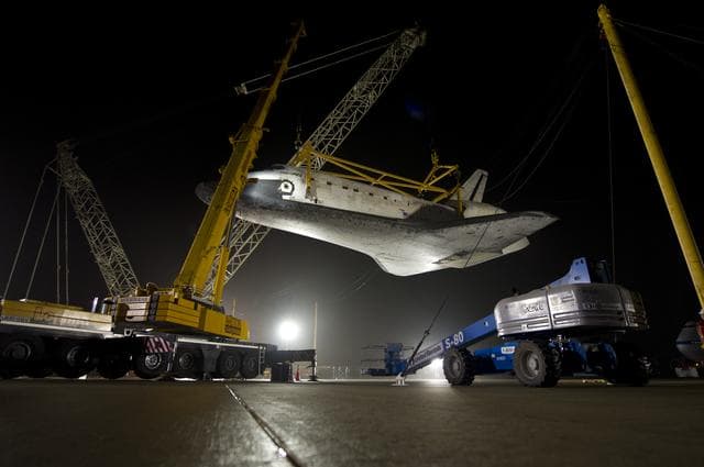 NASA image: Shuttle Discovery Is Demated From SCA