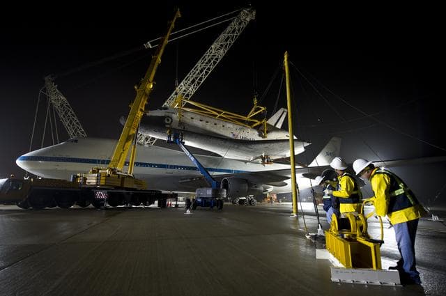 NASA image: Shuttle Discovery Is Demated From SCA
