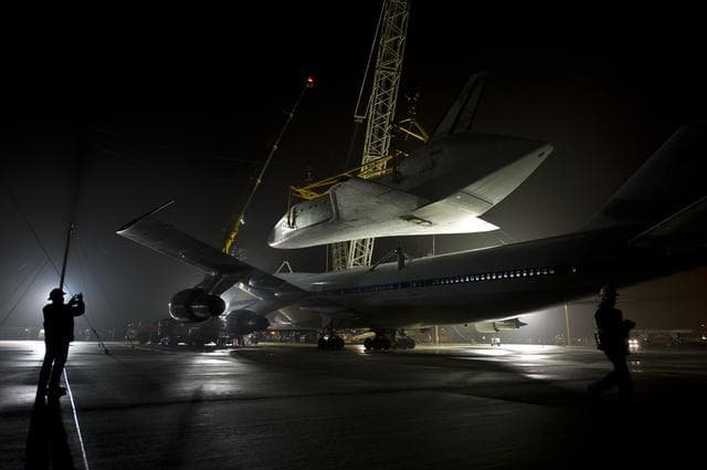 NASA image: Shuttle Discovery Is Demated From SCA