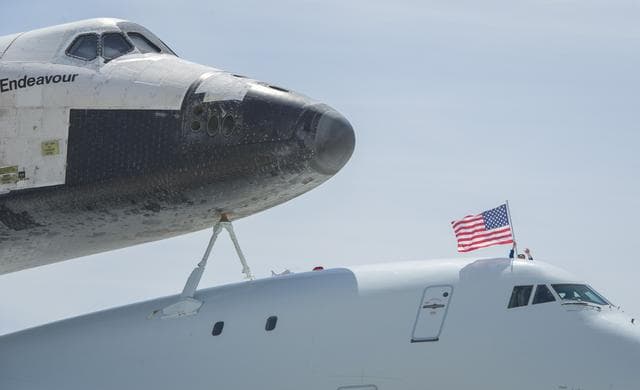 NASA image: Endeavour Arival LAX
