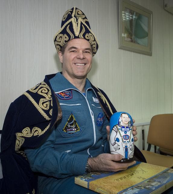 Expedition 34 Crew Lands