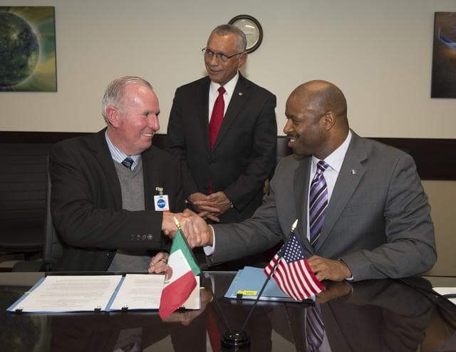 NASA image: Mexican Space Agency and NASA Agreement
