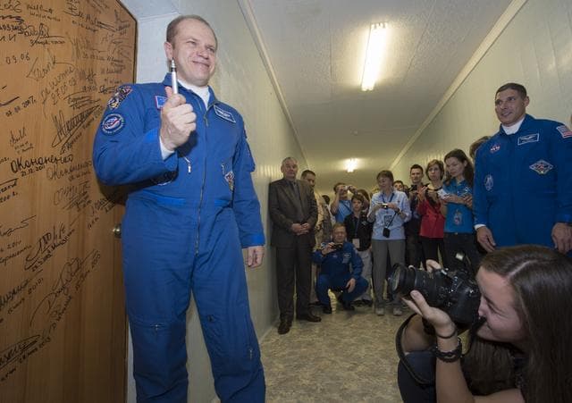 NASA image: Expedition 37 Door Signing