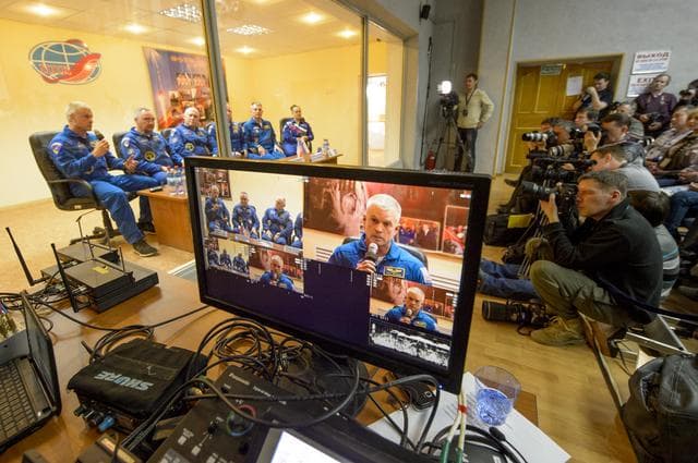 Expedition 39 Press Conference 